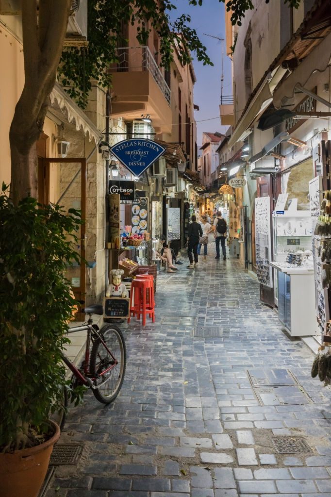 Nightlife in Rethymno alleys