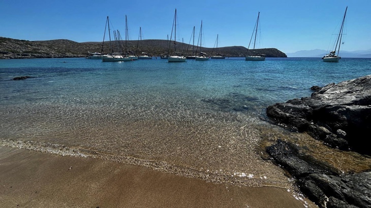 Plaża Analipsi na wyspie Dia