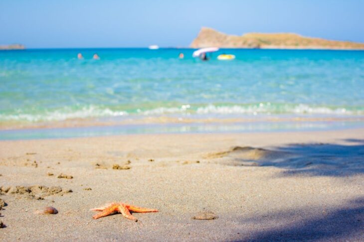 Niesamowita plaża Kolokitha w pobliżu Eloundy