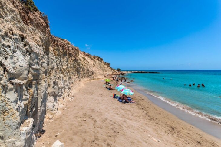 Plaża Argilos - Naturalna plaża uzdrowiskowa na Krecie