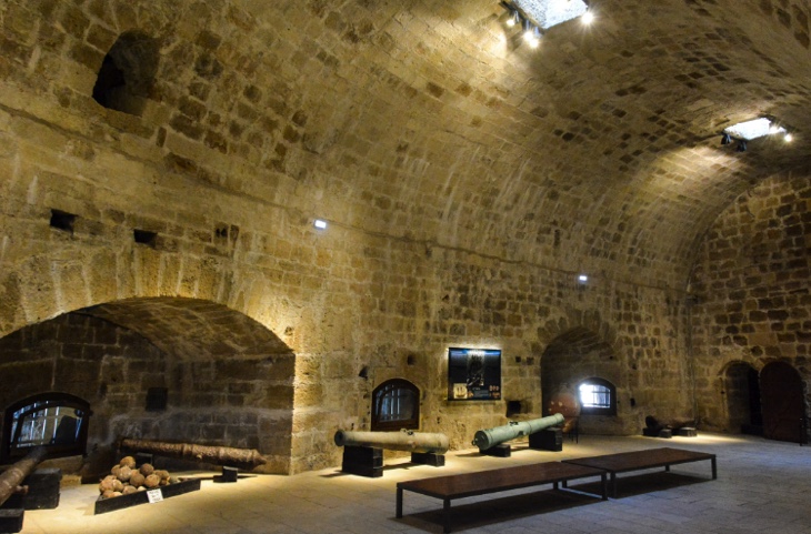 Cannos and Cannonballs inside Koules Fortress