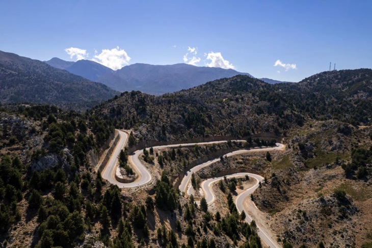 Driving in Winding roads in Crete